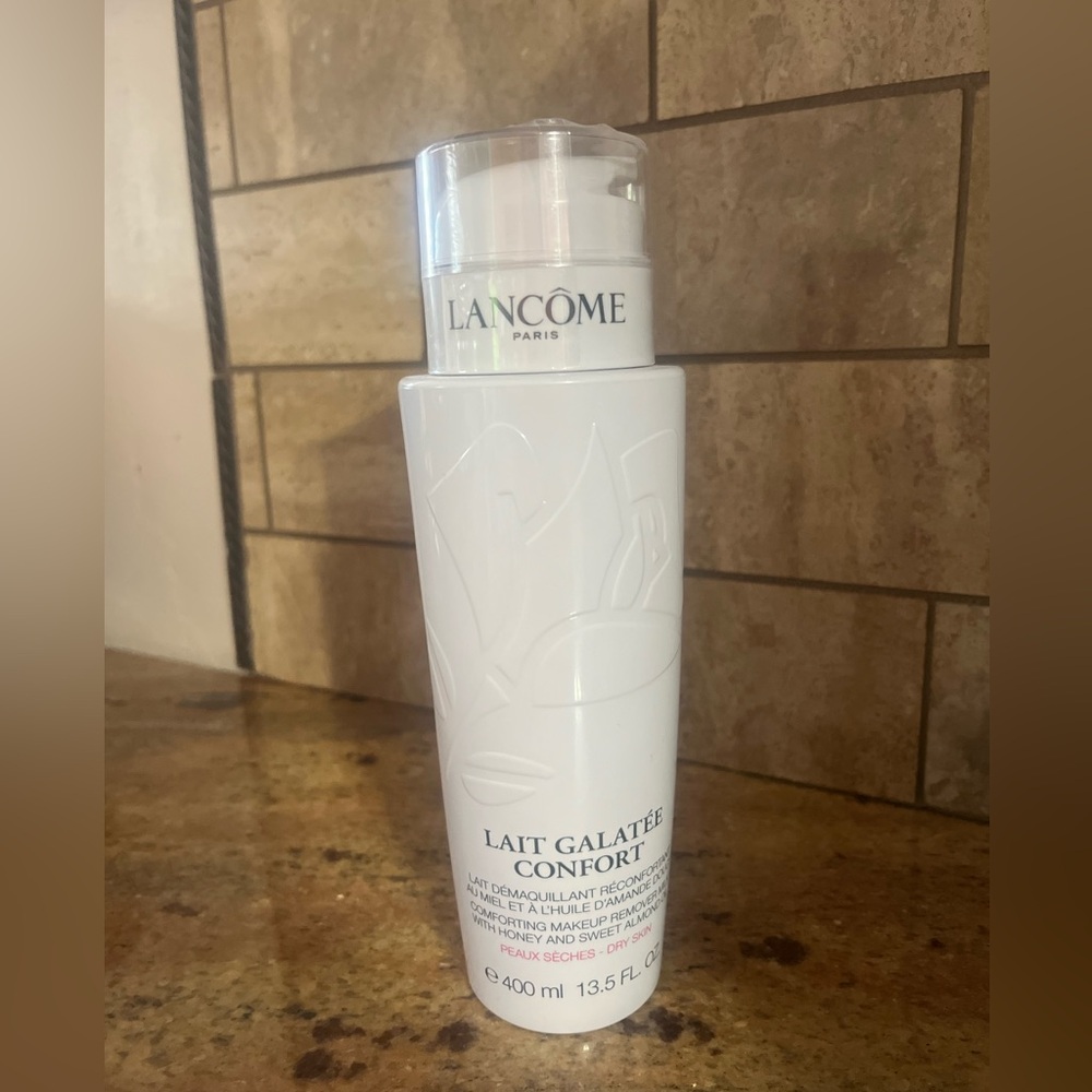 Lancome
Jumbo Lait Galatee Confort Cleanser